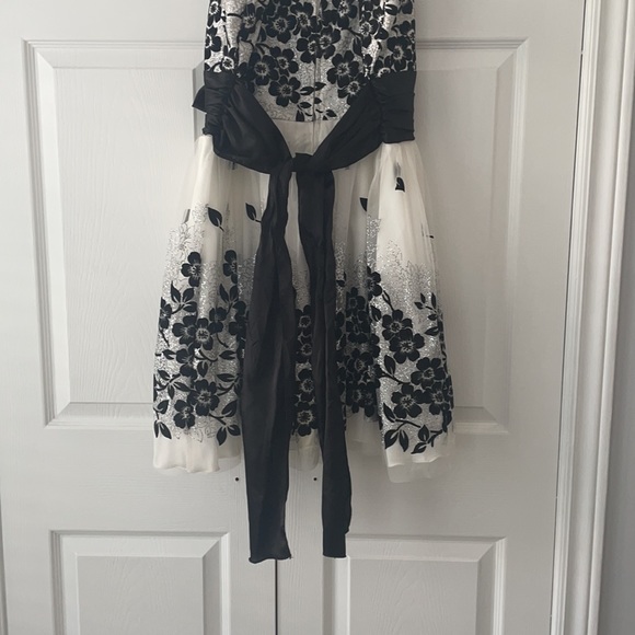 Special occasion dress - Picture 2 of 9